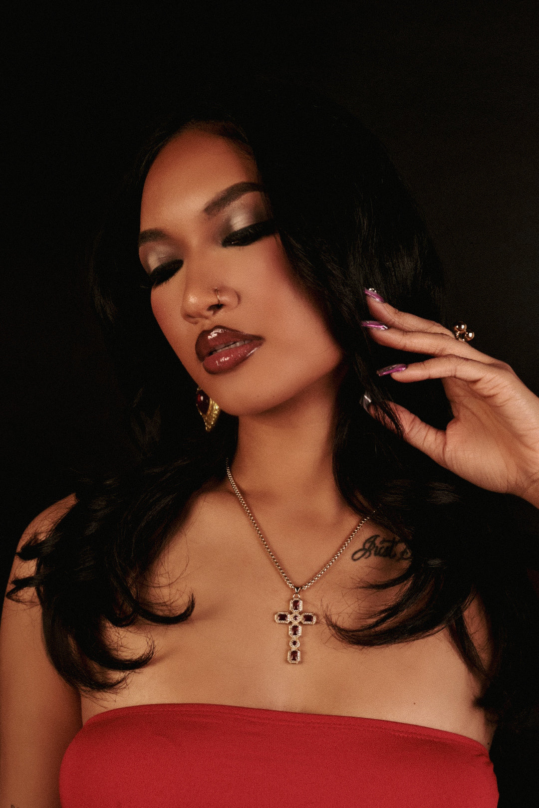 GALA CROSS II NECKLACE