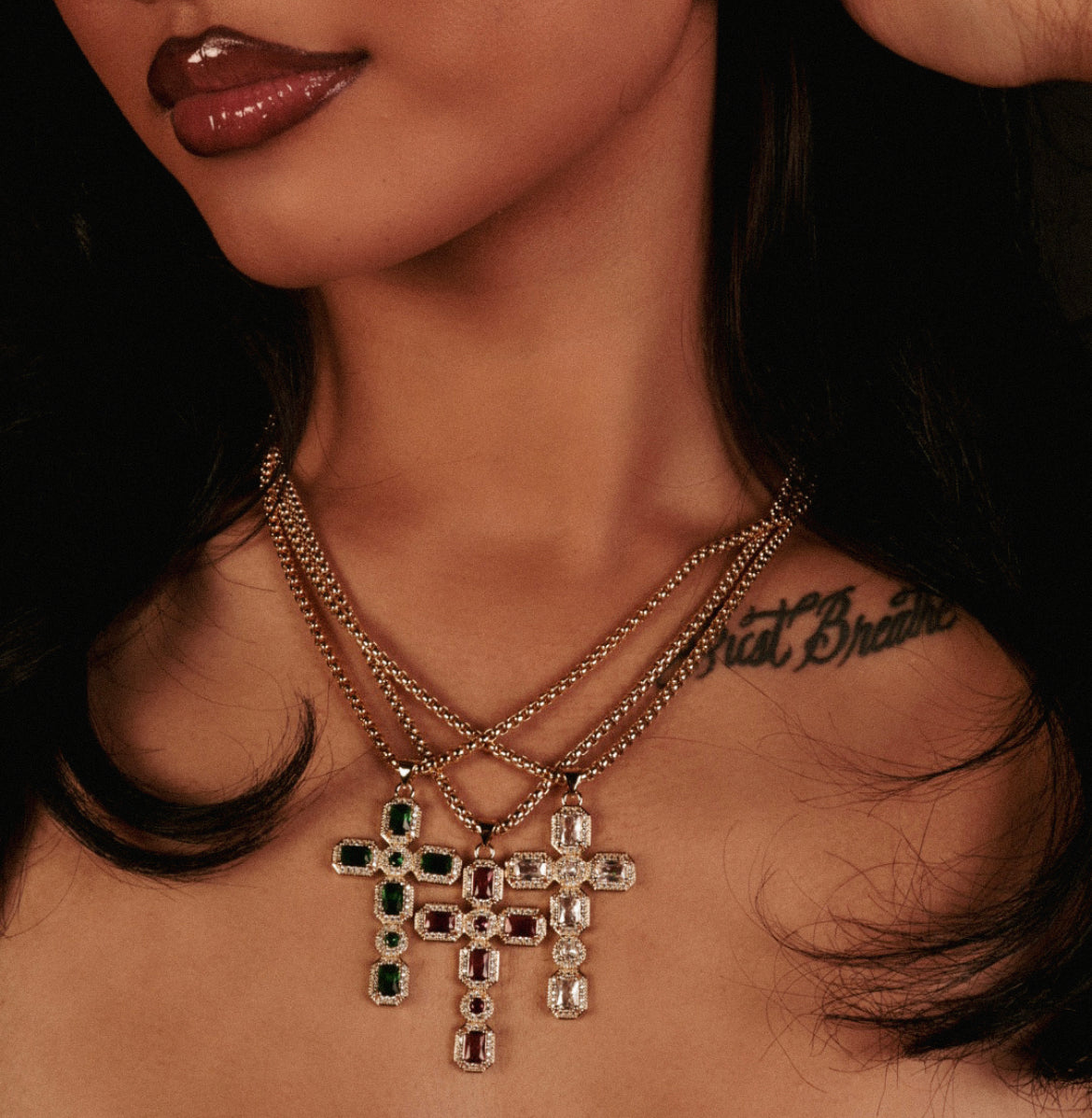 GALA CROSS II NECKLACE