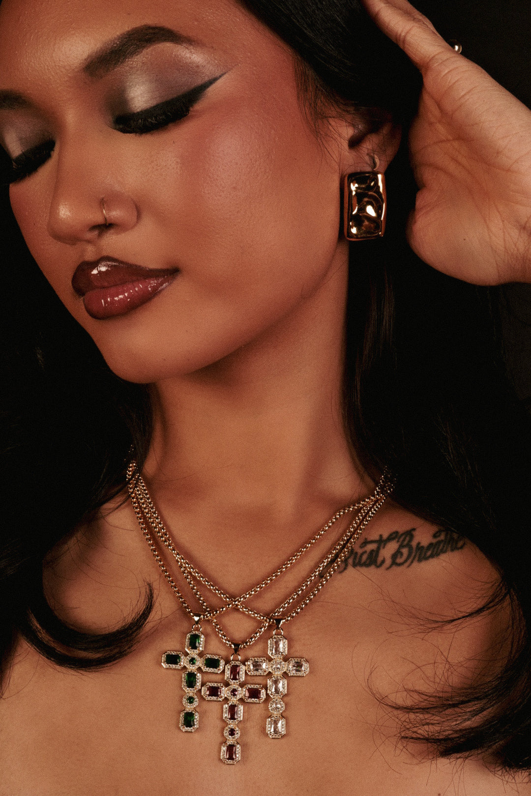 GALA CROSS II NECKLACE