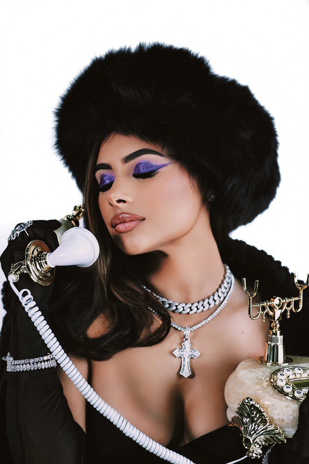 ICY GOTHIC CROSS NECKLACE