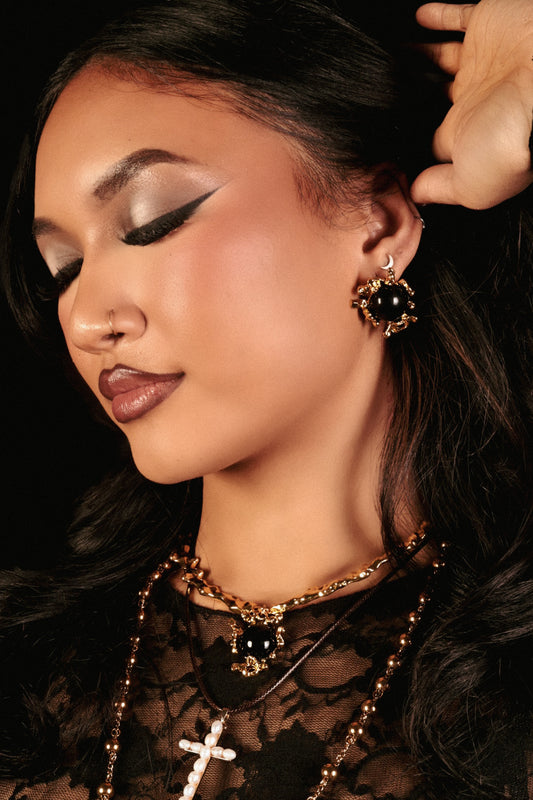 ONYX CLEO NECKLACE