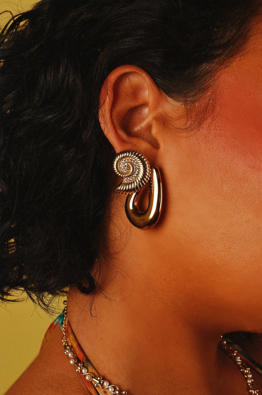CONCHA DORADA EARRINGS