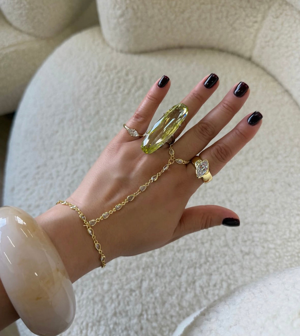 LOLITA HAND CHAIN BRACELET