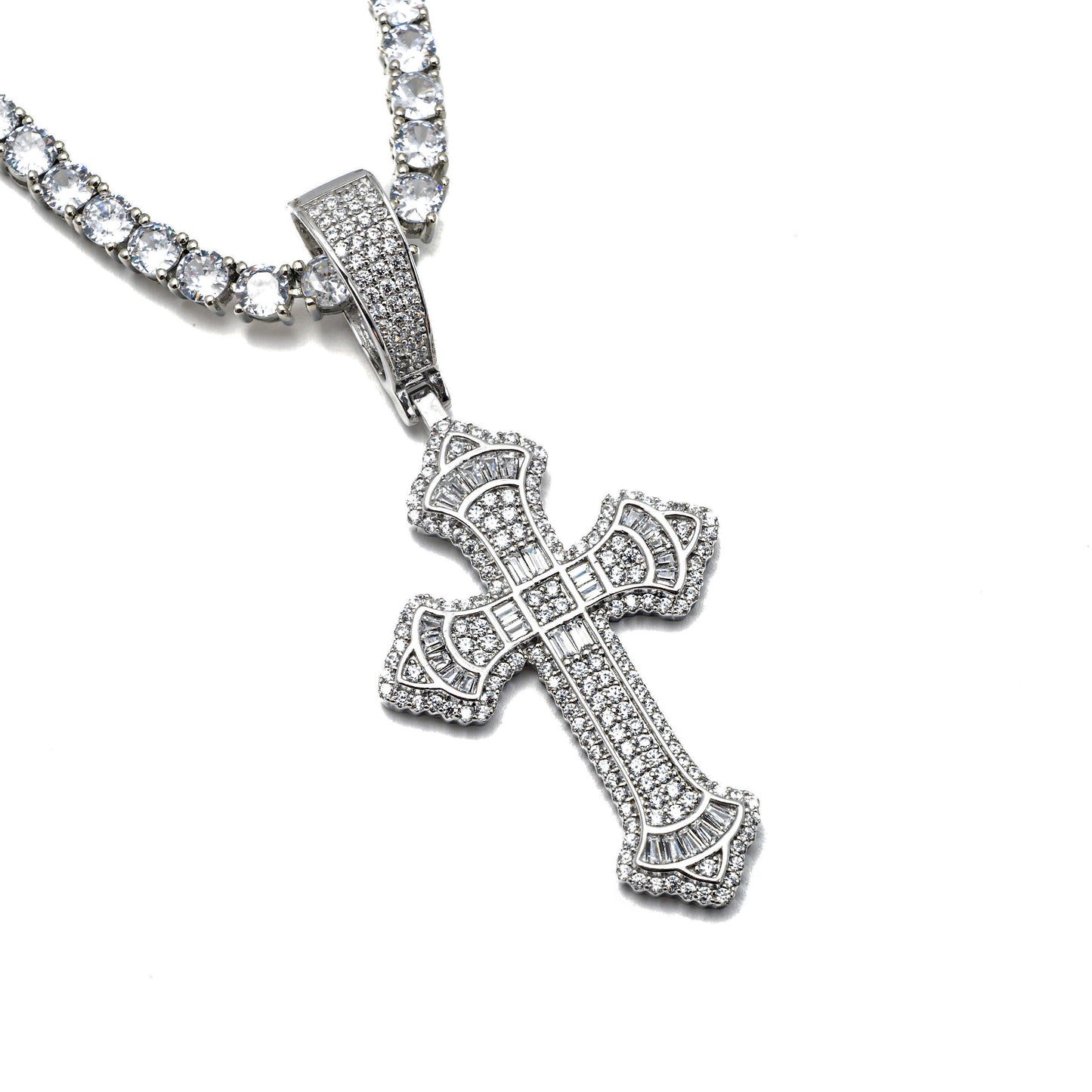 ICY GOTHIC CROSS NECKLACE II