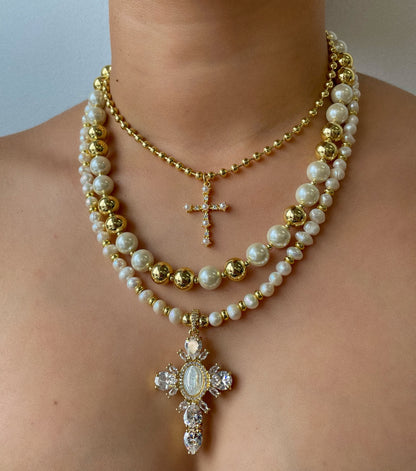 DAINTY PERLA CROSS NECKLACE
