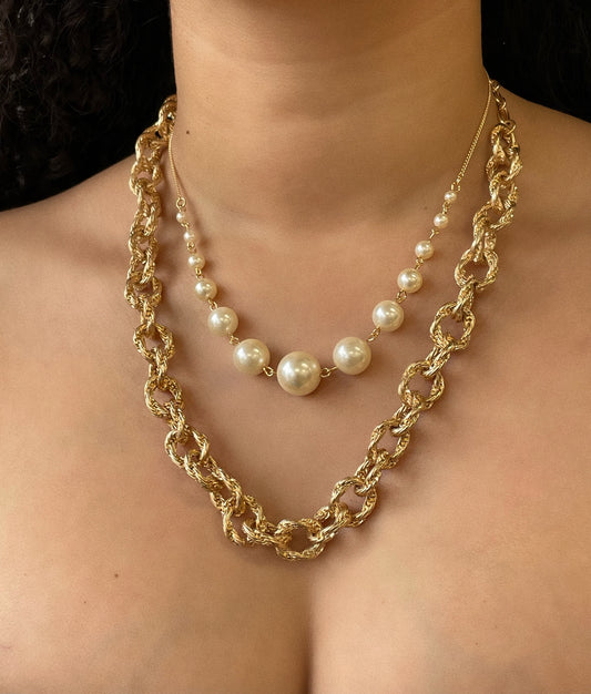 GRADUATED PEARL NECKLACE