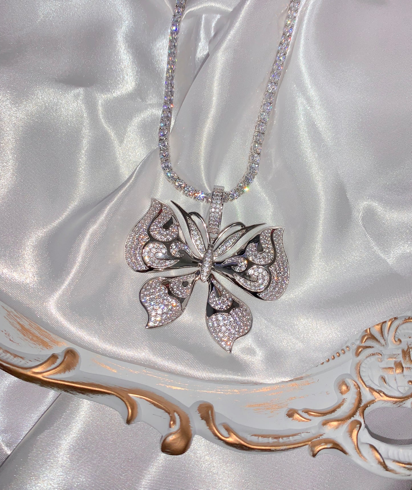 BELLA BUTTERFLY NECKLACE